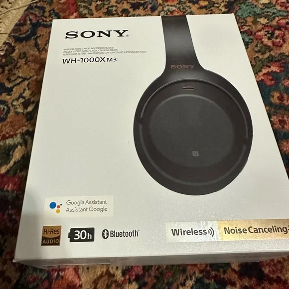 New Sony Wh-1000xm3 Wireless Noise-Canceling Over-Ear Headphones